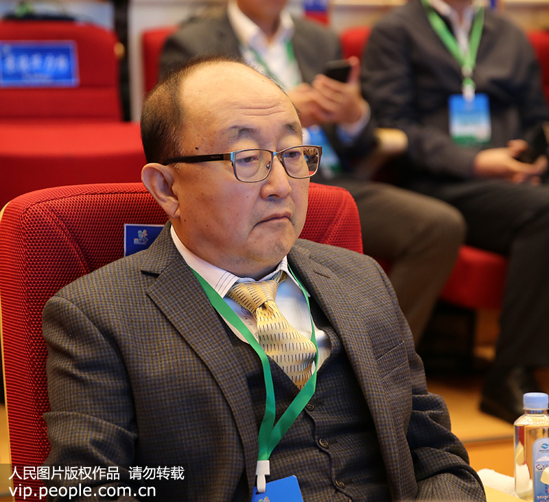 8月26日，内蒙古草原文化保护发展基金会葛健在大会发表演讲。