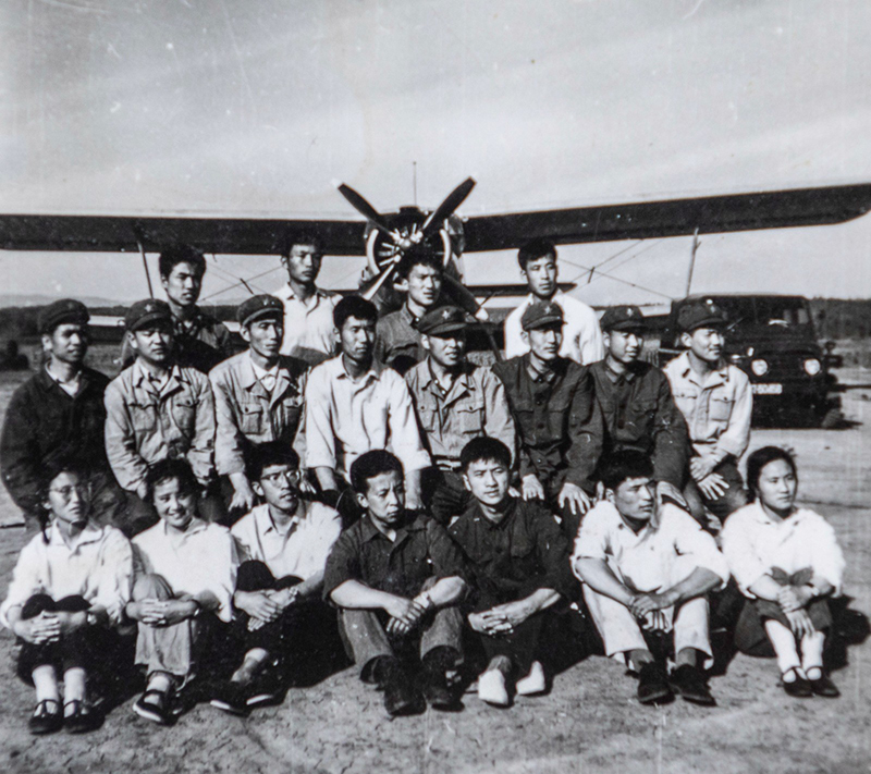 1967年，空军学员合影（二排右一）。作者：陈松
