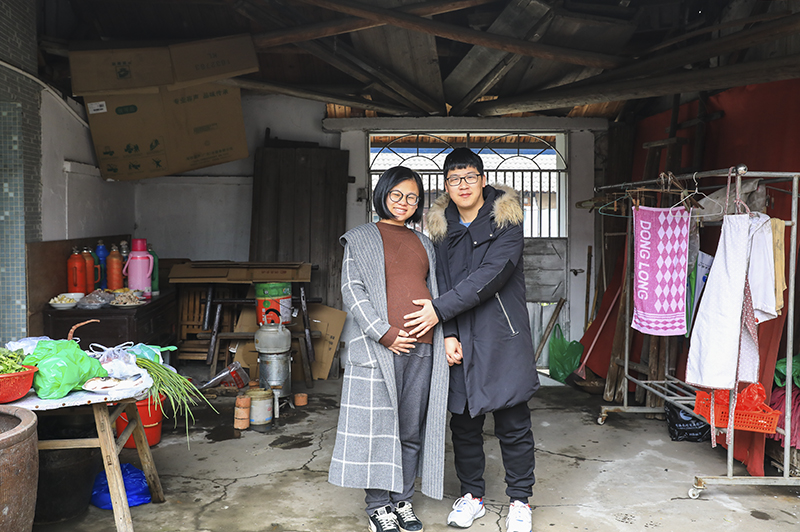 2019年3月10日，怀孕9个月徐思诗和张辉在徐思诗的娘家。女儿女婿回家，自然要做很多好吃的菜肴。作者：樊颖杰