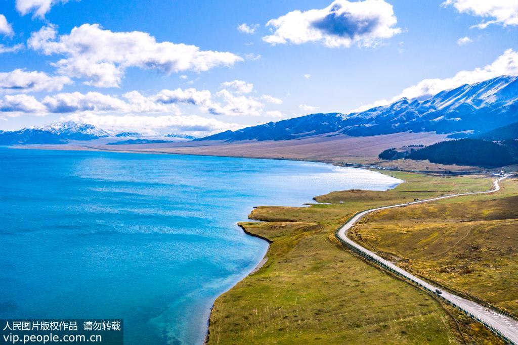 2019年9月11日拍摄的新疆赛里木湖风光（无人机拍摄）。